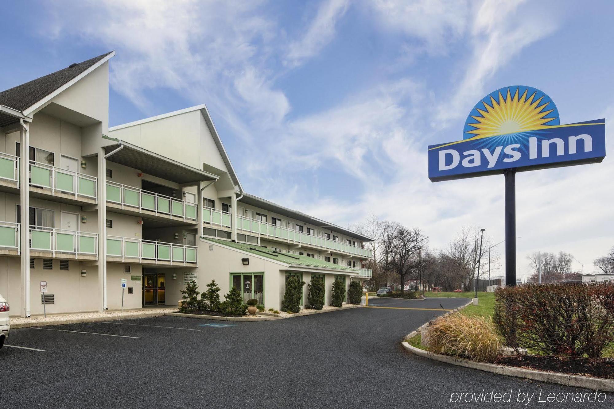 Days Inn By Wyndham Harrisburg North Ngoại thất bức ảnh