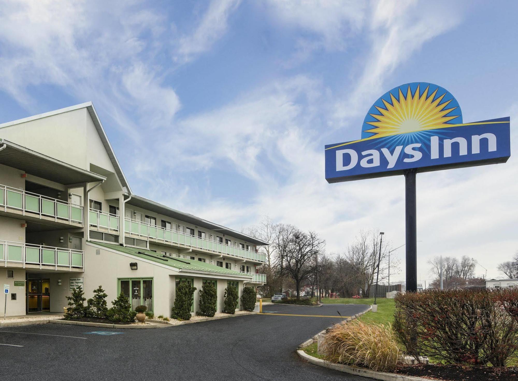 Days Inn By Wyndham Harrisburg North Ngoại thất bức ảnh